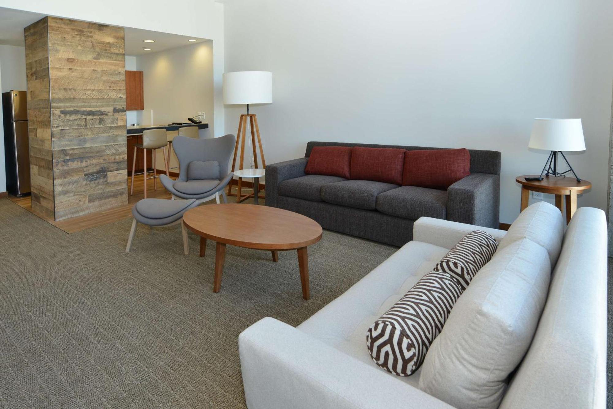 The Lismore Hotel Eau Claire - A Doubletree By Hilton Exterior photo