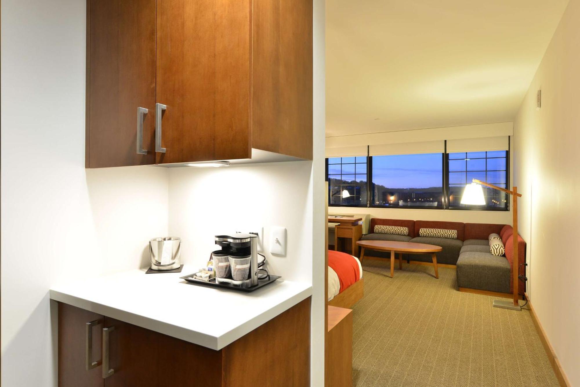 The Lismore Hotel Eau Claire - A Doubletree By Hilton Exterior photo
