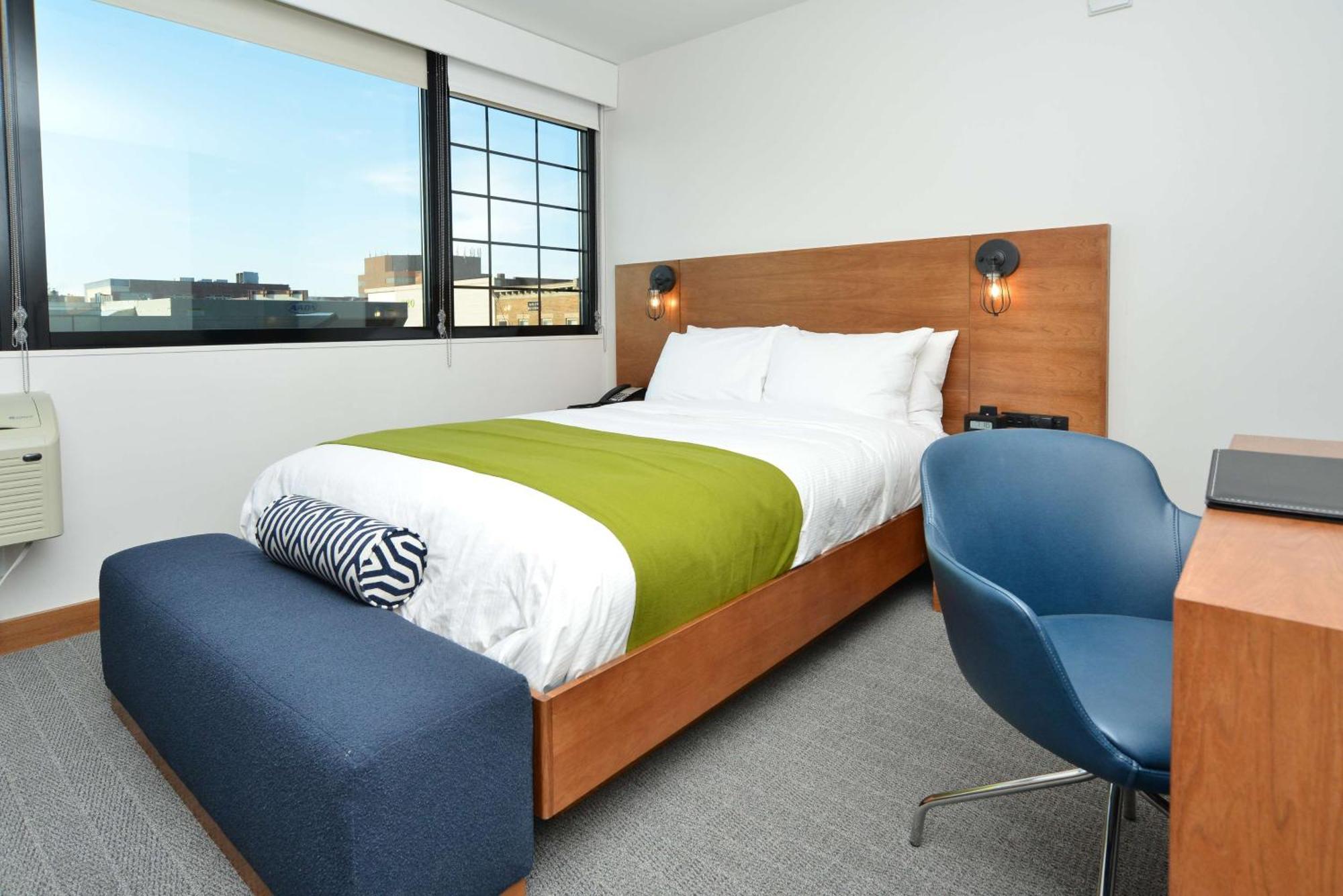 The Lismore Hotel Eau Claire - A Doubletree By Hilton Exterior photo
