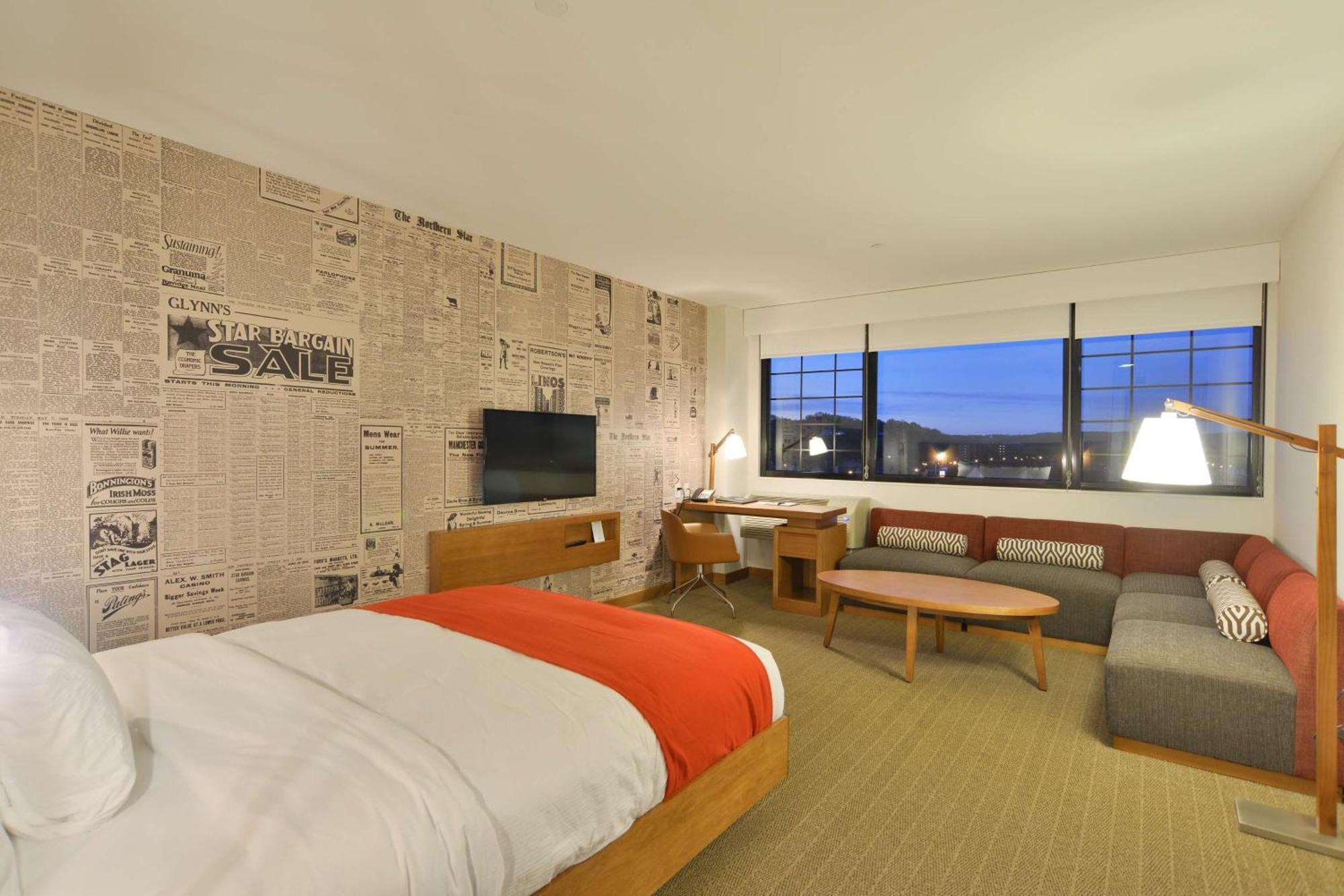 The Lismore Hotel Eau Claire - A Doubletree By Hilton Exterior photo